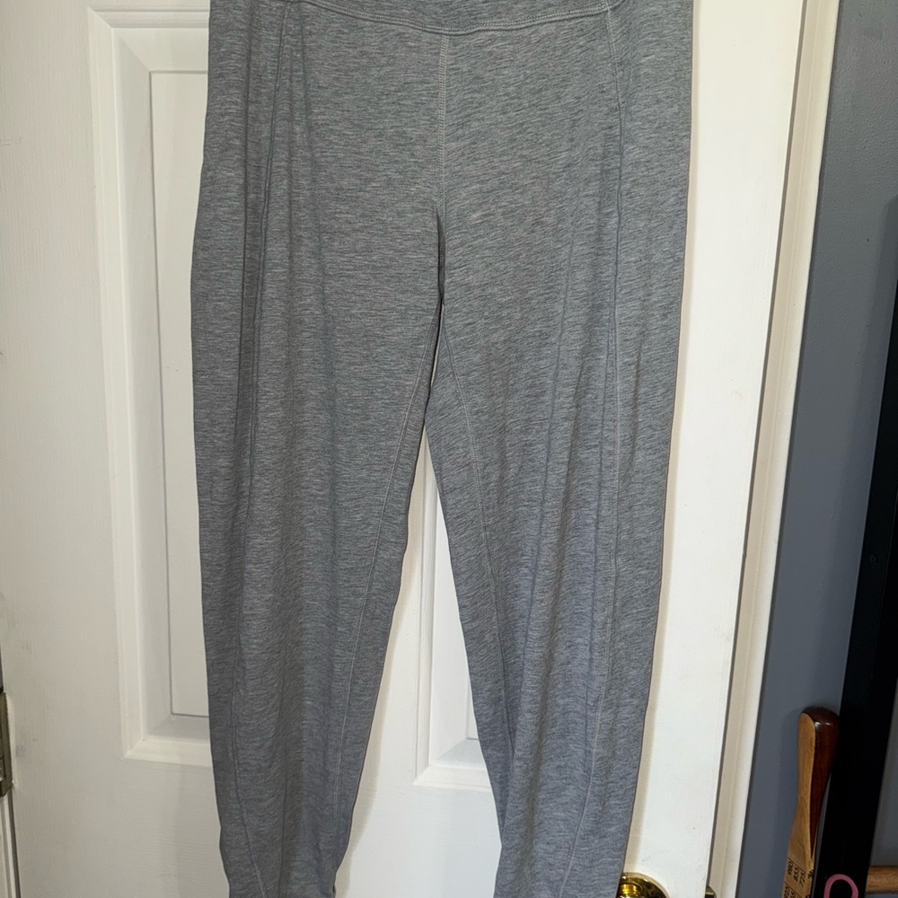 Lululemon split leg grey size 4 leggings
